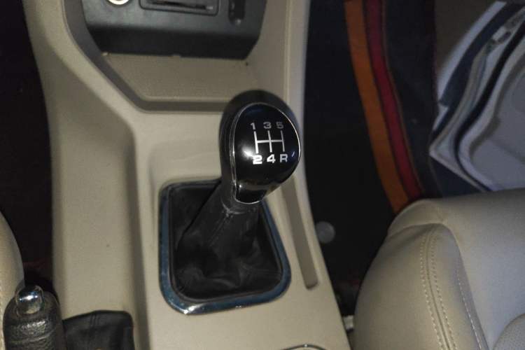 Used FORTHING Lingzhi 2017 M5L 1.6L 7-Seater Comfort Model Gear Lever