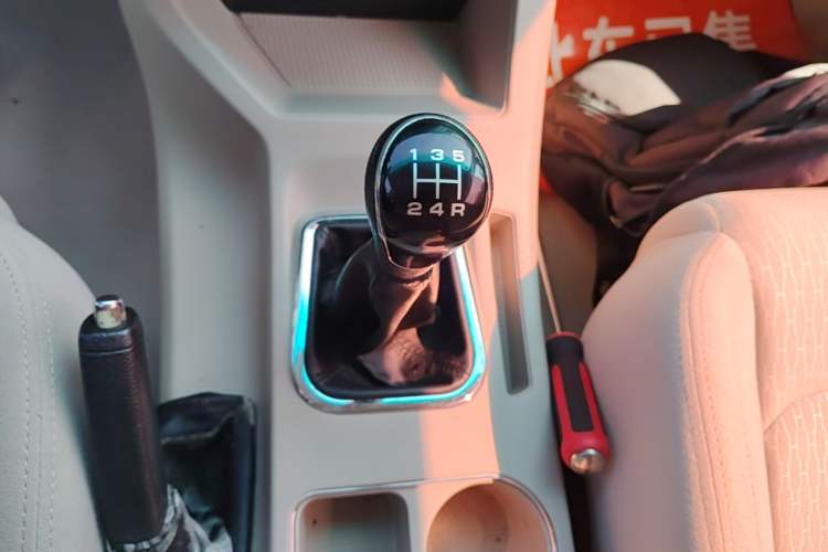 Used FORTHING Lingzhi 2017 M5L 1.6L 7-Seater Standard Model Gear Lever