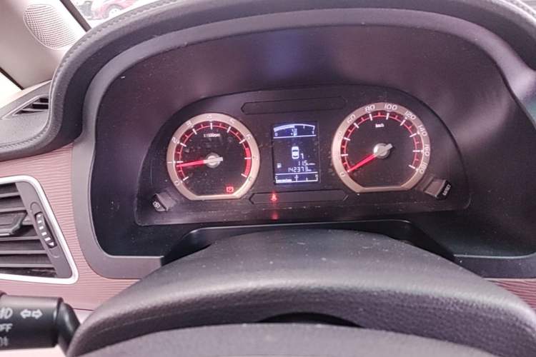 Used FORTHING Lingzhi 2017 M5L 1.6L 7-Seater Comfort Model Instrument Cluster