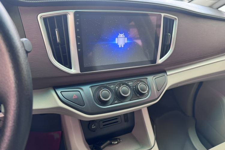 Used FORTHING Lingzhi 2017 M5L 1.6L 7-Seater Standard Model Interior 2