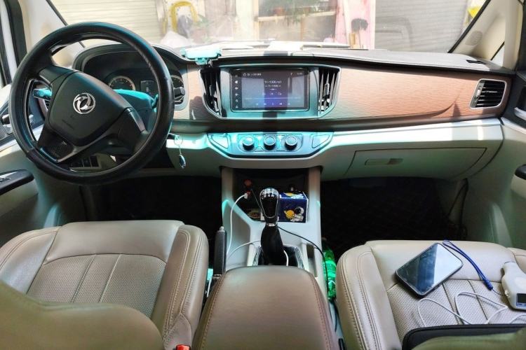 Used FORTHING Lingzhi 2017 M5L 1.6L 7-Seater Comfort Model Interior 2