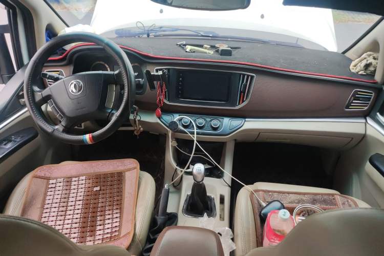 Used FORTHING Lingzhi 2017 M5 1.6L Luxury Model Interior 2