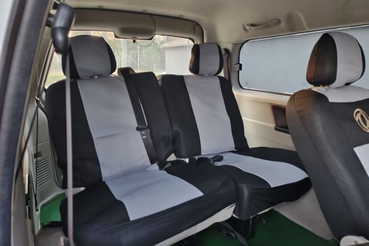Used FORTHING Lingzhi 2017 M5L 1.6L 7-Seater Standard Model Interior 2