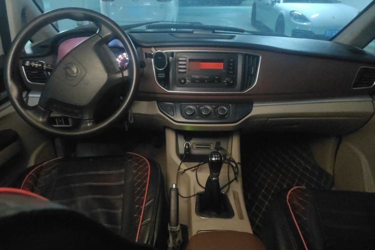 Used FORTHING Lingzhi 2017 M5 1.6L Standard Model Interior 2