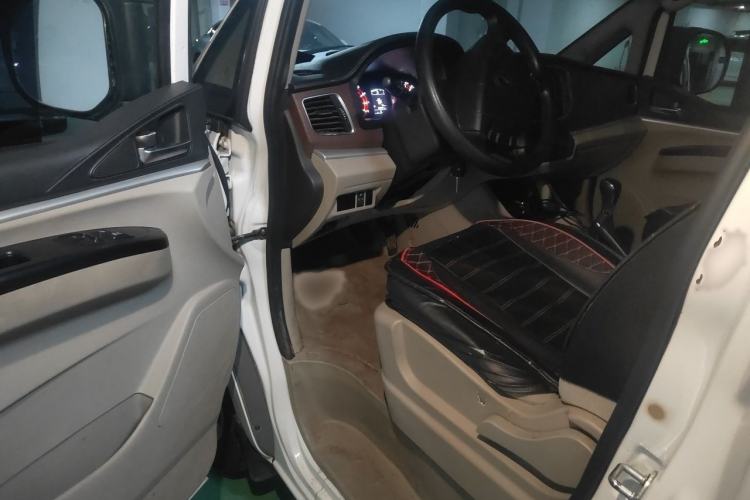 Used FORTHING Lingzhi 2017 M5 1.6L Standard Model Interior 3
