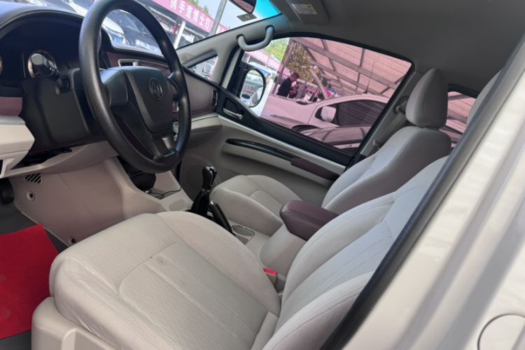Used FORTHING Lingzhi 2017 M5L 1.6L 7-Seater Standard Model Interior 4