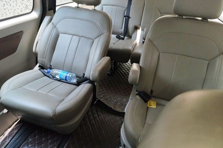 Used FORTHING Lingzhi 2017 M5L 1.6L 7-Seater Comfort Model Interior 4