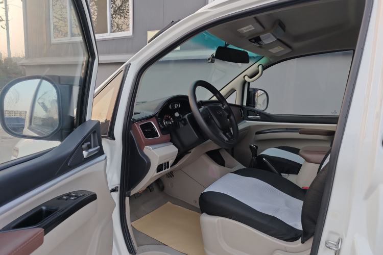 Used FORTHING Lingzhi 2017 M5L 1.6L 7-Seater Standard Model Interior 4