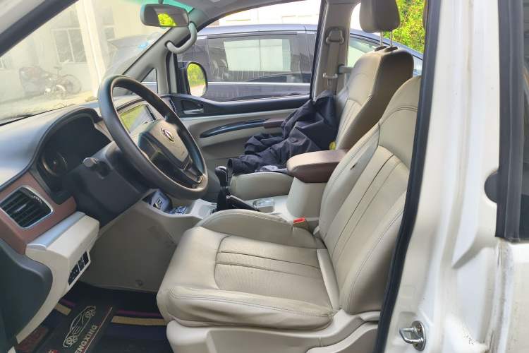 Used FORTHING Lingzhi 2017 M5L 1.6L 7-Seater Comfort Model Left Front Seat