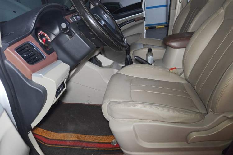 Used FORTHING Lingzhi 2017 M5L 1.6L 7-Seater Comfort Model Left Front Seat