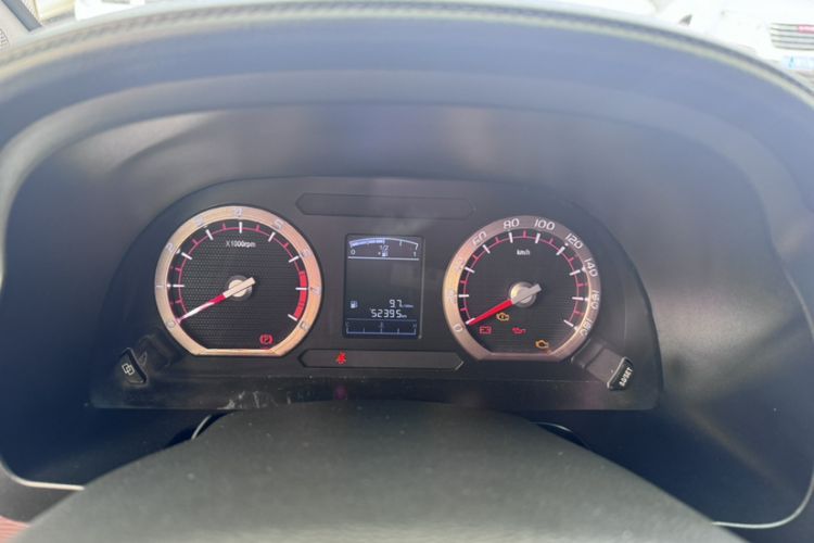 Used FORTHING Lingzhi 2017 M5L 1.6L 7-Seater Standard Model Odometer Close Up