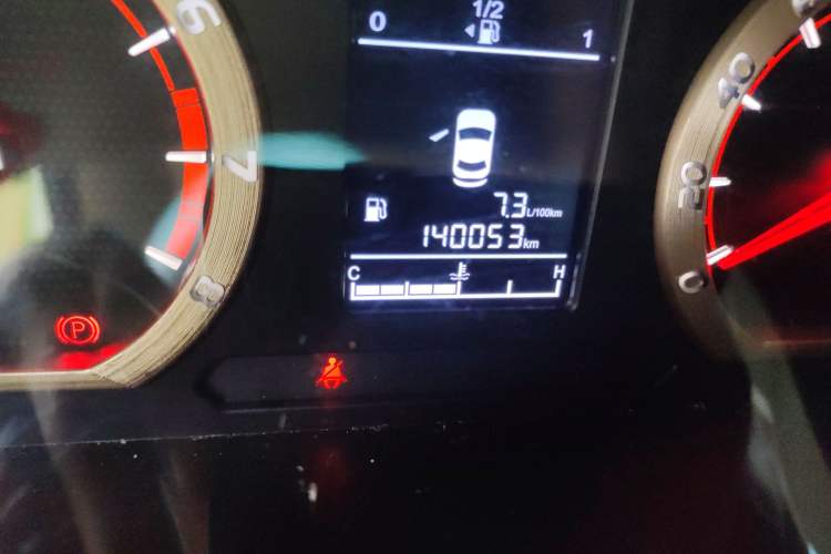 Used FORTHING Lingzhi 2017 M5 1.6L Luxury Model Odometer Close Up