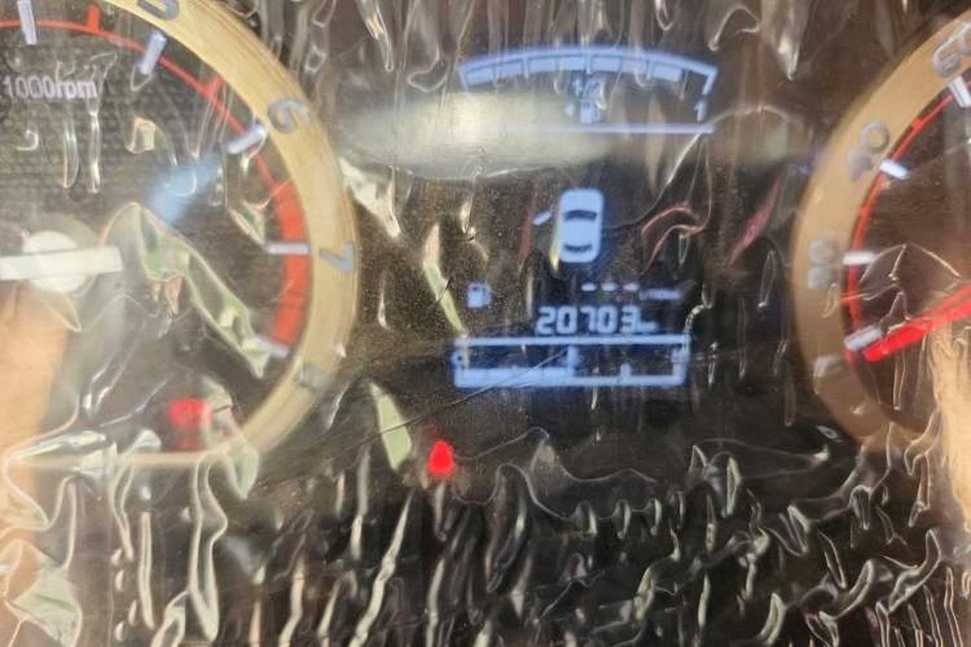 Used FORTHING Lingzhi 2017 M5L 1.6L 7-Seater Standard Model Odometer Close Up