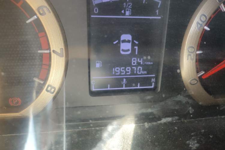 Used FORTHING Lingzhi 2017 M5L 1.6L 7-Seater Comfort Model Odometer Close Up