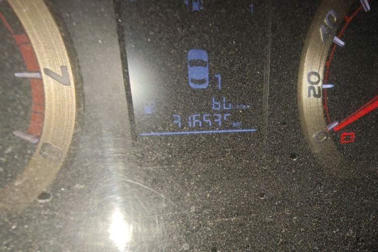 Used FORTHING Lingzhi 2017 M5L 1.6L 7-Seater Standard Model Odometer Close Up