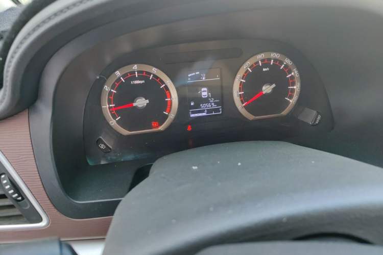 Used FORTHING Lingzhi 2017 M5L 1.6L 7-Seater Comfort Model Odometer Close Up