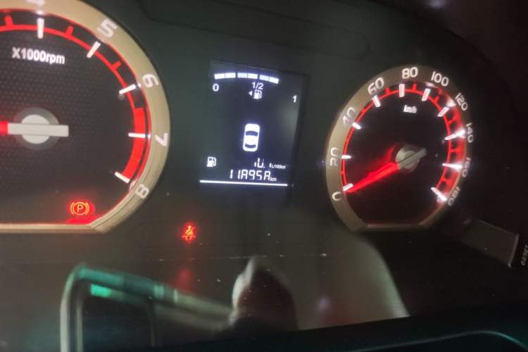 Used FORTHING Lingzhi 2017 M5L 1.6L 7-Seater Comfort Model Odometer Close Up