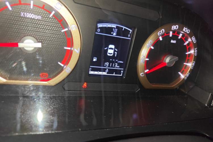 Used FORTHING Lingzhi 2017 M5L 1.6L 7-Seater Comfort Model Odometer Close Up