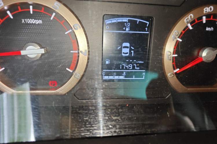 Used FORTHING Lingzhi 2017 M5 1.6L Luxury Model Odometer Close Up