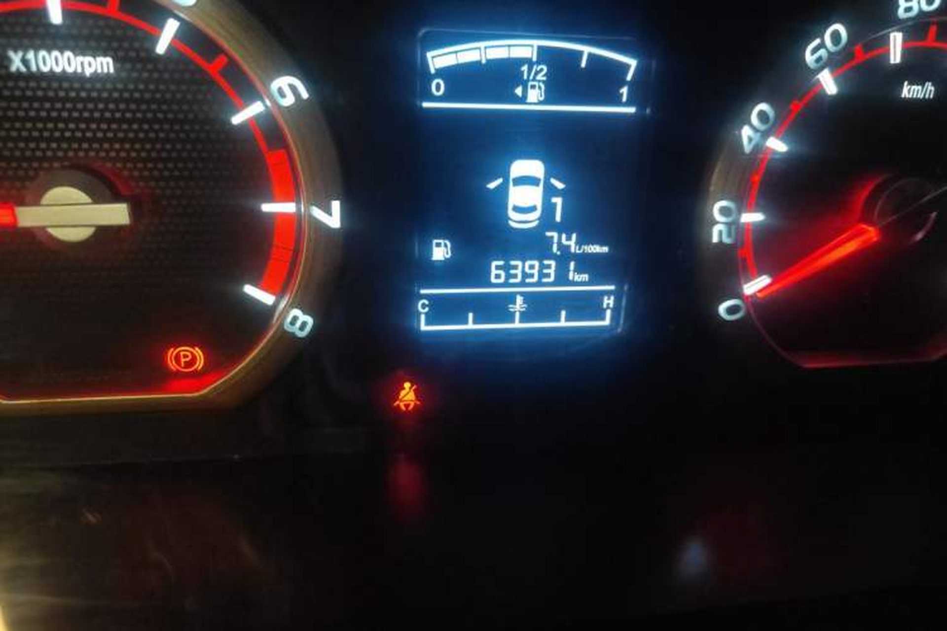 Used FORTHING Lingzhi 2017 M5 1.6L Standard Model Odometer Close Up