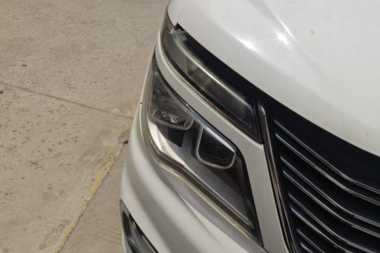 Used FORTHING Lingzhi 2017 M5 1.6L Luxury Model Right Front Headlight