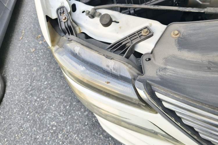 Used FORTHING Lingzhi 2017 M5L 1.6L 7-Seater Comfort Model Right Front Headlight