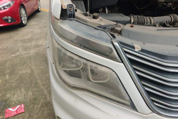 Used FORTHING Lingzhi 2017 M5L 1.6L 7-Seater Comfort Model Right Front Headlight