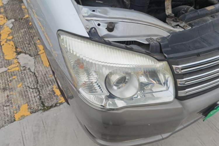Used FORTHING Lingzhi 2017 M3L 2.0L 7-Seater Comfort Model Right Front Headlight