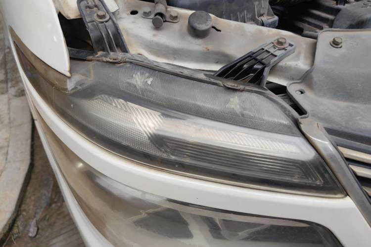 Used FORTHING Lingzhi 2017 M5L 1.6L 7-Seater Standard Model Right Front Headlight