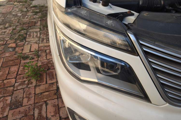 Used FORTHING Lingzhi 2017 M5 1.6L Standard Model Right Front Headlight