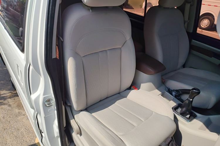 Used FORTHING Lingzhi 2017 M5L 1.6L 7-Seater Standard Model Right Front Seat