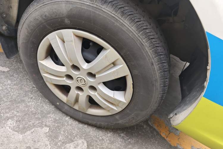 Used FORTHING Lingzhi 2017 M5L 1.6L 7-Seater Standard Model Right Front Wheel Hub