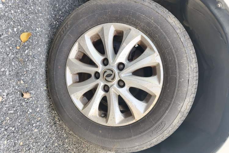 Used FORTHING Lingzhi 2017 M5L 1.6L 7-Seater Comfort Model Right Front Wheel Hub