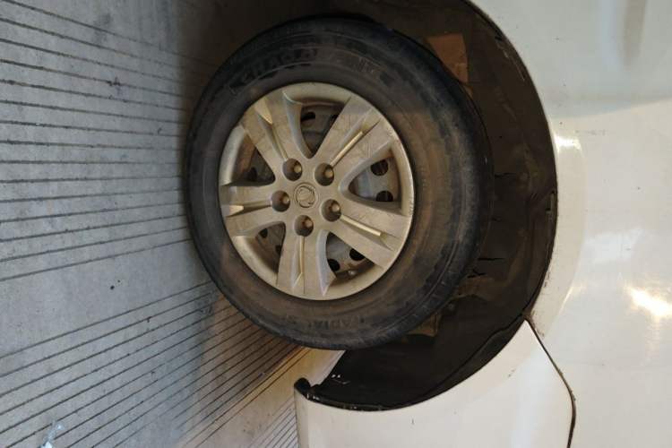 Used FORTHING Lingzhi 2017 M5L 1.6L 7-Seater Standard Model Right Front Wheel Hub