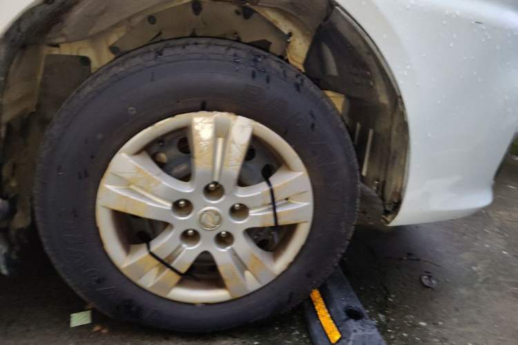 Used FORTHING Lingzhi 2017 M5L 1.6L 7-Seater Standard Model Right Front Wheel Hub