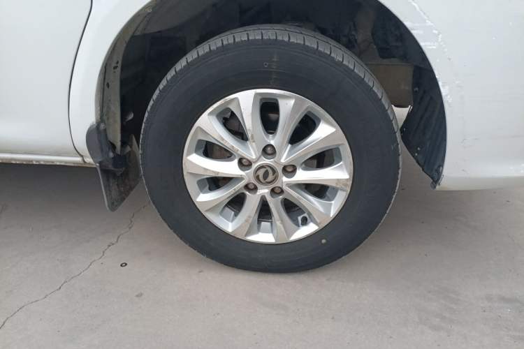 Used FORTHING Lingzhi 2017 M5L 1.6L 7-Seater Comfort Model Right Front Wheel Hub