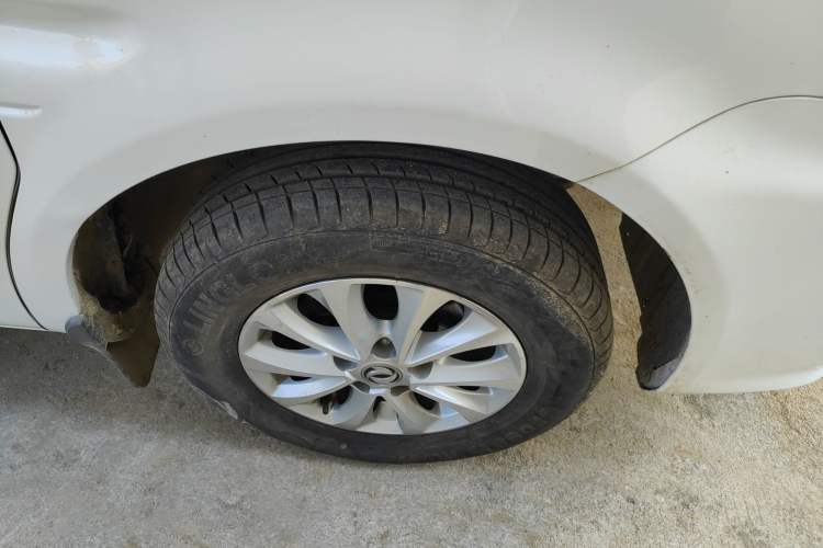 Used FORTHING Lingzhi 2017 M5L 1.6L 7-Seater Comfort Model Right Front Wheel Hub