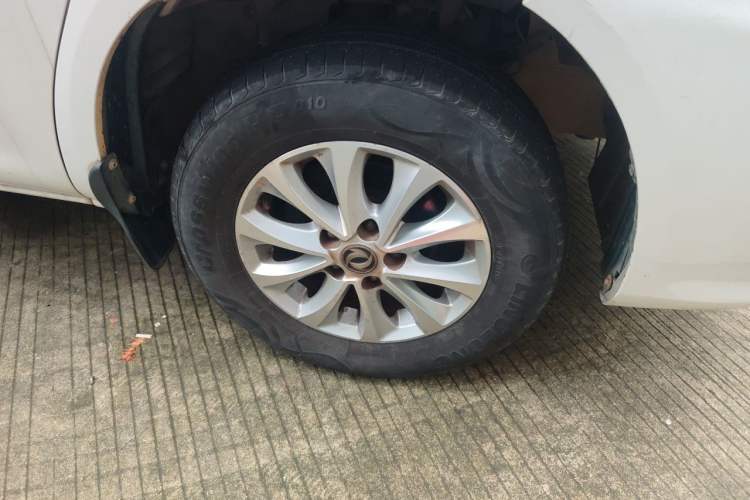 Used FORTHING Lingzhi 2017 M5L 1.6L 7-Seater Comfort Model Right Front Wheel Hub