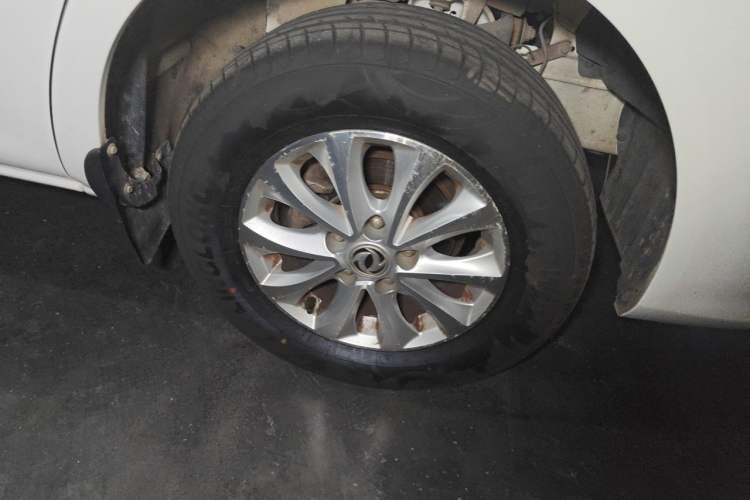Used FORTHING Lingzhi 2017 M5L 1.6L 7-Seater Comfort Model Right Front Wheel Hub
