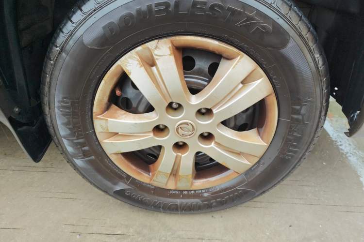 Used FORTHING Lingzhi 2017 M3L 2.0L 7-Seater Comfort Model Right Front Wheel Hub