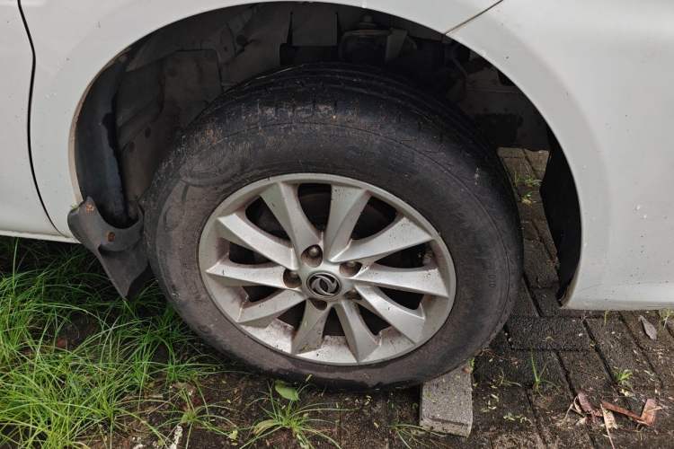 Used FORTHING Lingzhi 2017 M5 1.6L Luxury Model Right Front Wheel Hub