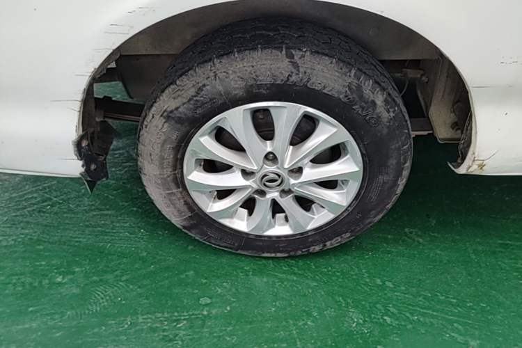 Used FORTHING Lingzhi 2017 M5L 1.6L 7-Seater Comfort Model Right Rear Wheel Hub