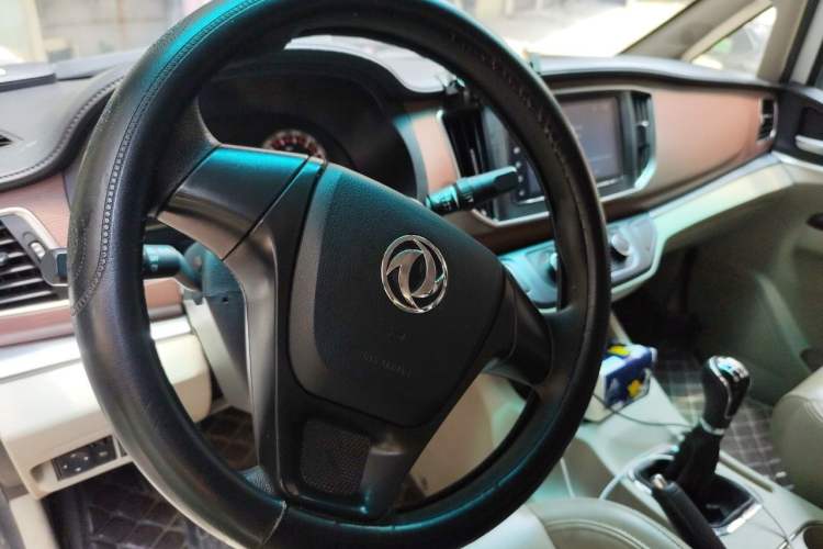 Used FORTHING Lingzhi 2017 M5L 1.6L 7-Seater Comfort Model Steering Wheel