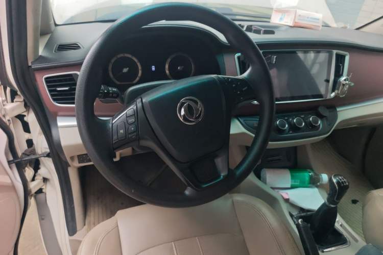 Used FORTHING Lingzhi 2017 M5L 1.6L 7-Seater Comfort Model Steering Wheel