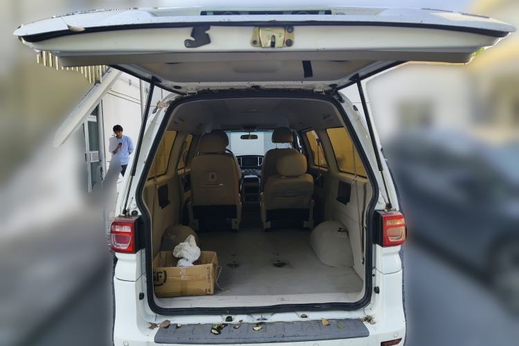 Used FORTHING Lingzhi 2017 M5L 1.6L 7-Seater Comfort Model Trunk