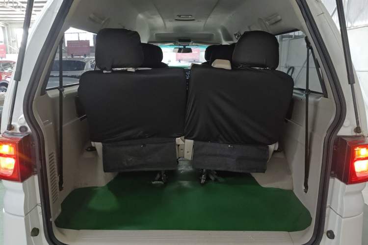 Used FORTHING Lingzhi 2017 M5L 1.6L 7-Seater Standard Model Trunk