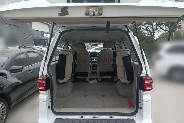 Used FORTHING Lingzhi 2017 M5L 1.6L 7-Seater Comfort Model Trunk