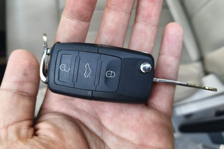 Used FORTHING Lingzhi 2017 M5L 1.6L 7-Seater Comfort Model Vehicle Key
