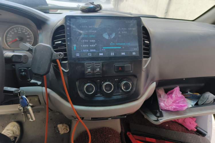 Used FORTHING Lingzhi 2017 Restyled M3L 1.6L 7-Seater Comfort Version Audio And AC Panel