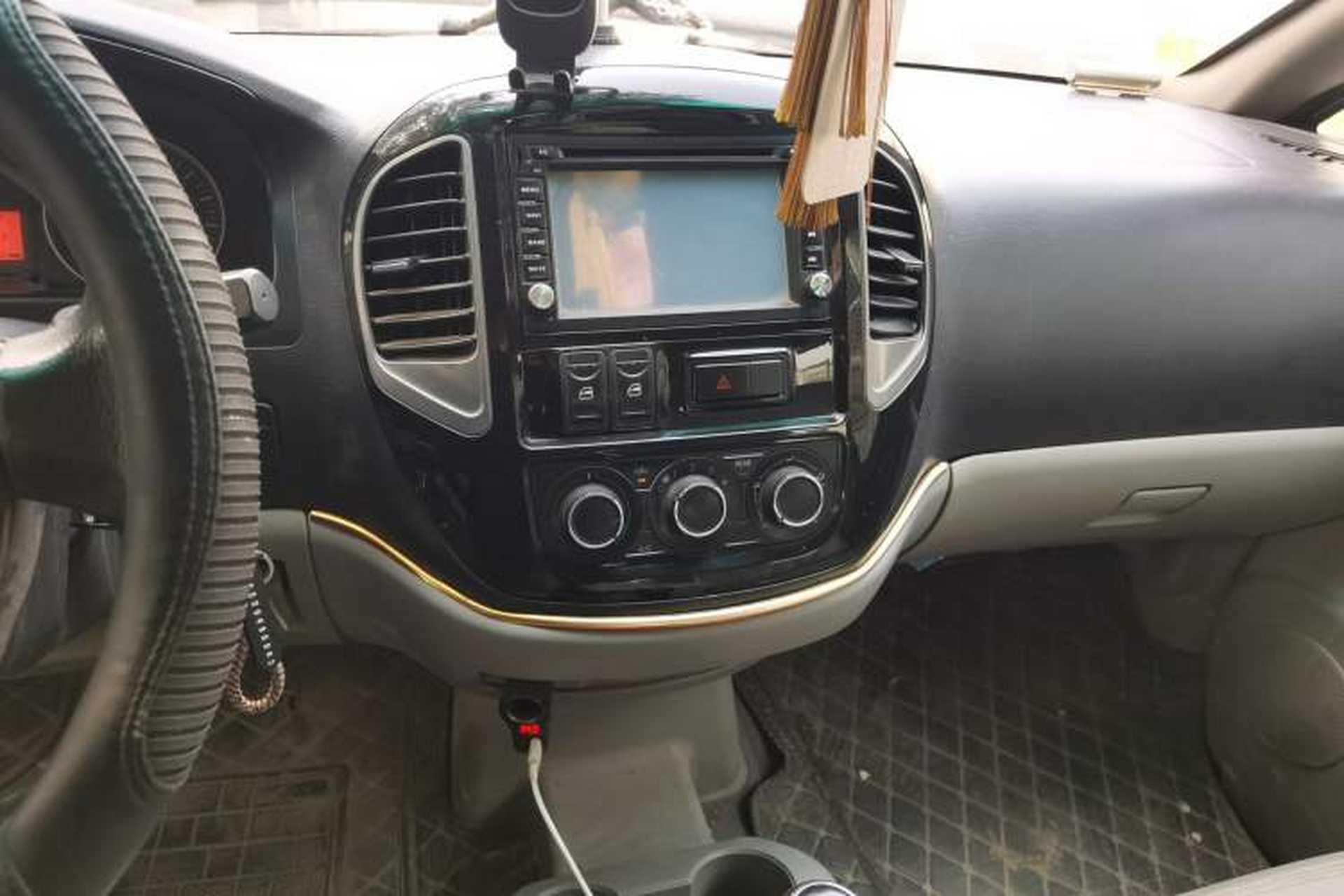 Used FORTHING Lingzhi 2017 M3L 1.6L 7-Seater Comfort Model Audio And AC Panel